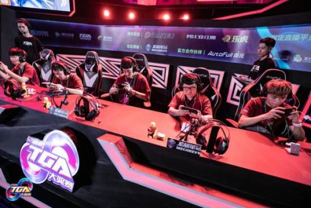 以首龙换上 以首龙换上