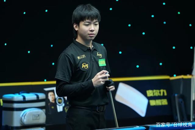 以手套或身